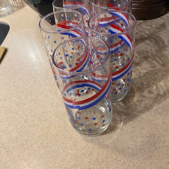 Vintage 1960s glasspatriot glasses by Libbey. Like new set of 7.l. 6” tall
